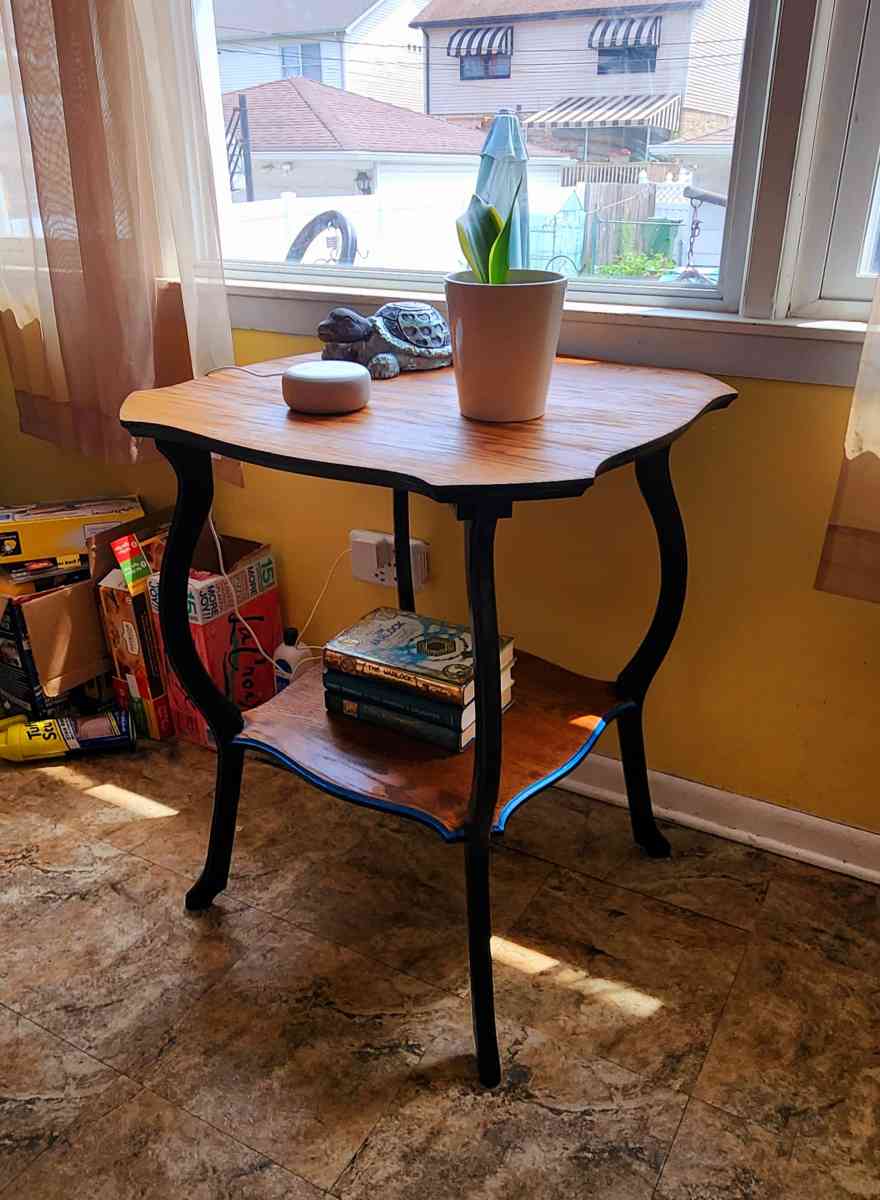 Blue Trim Coffee Table - Evergreen Park, Illinois