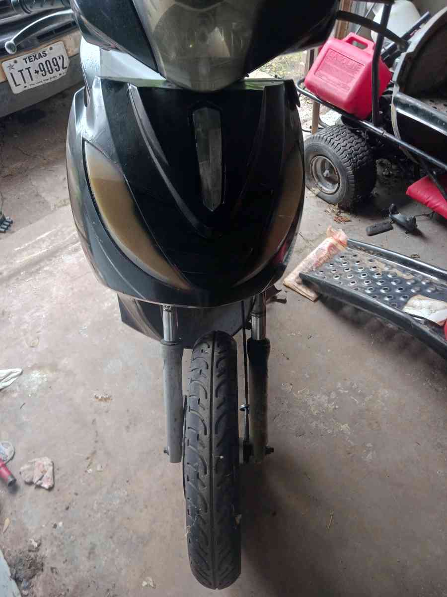 Im selling my moped runs fine - Houston, Texas - FleaMarketBay