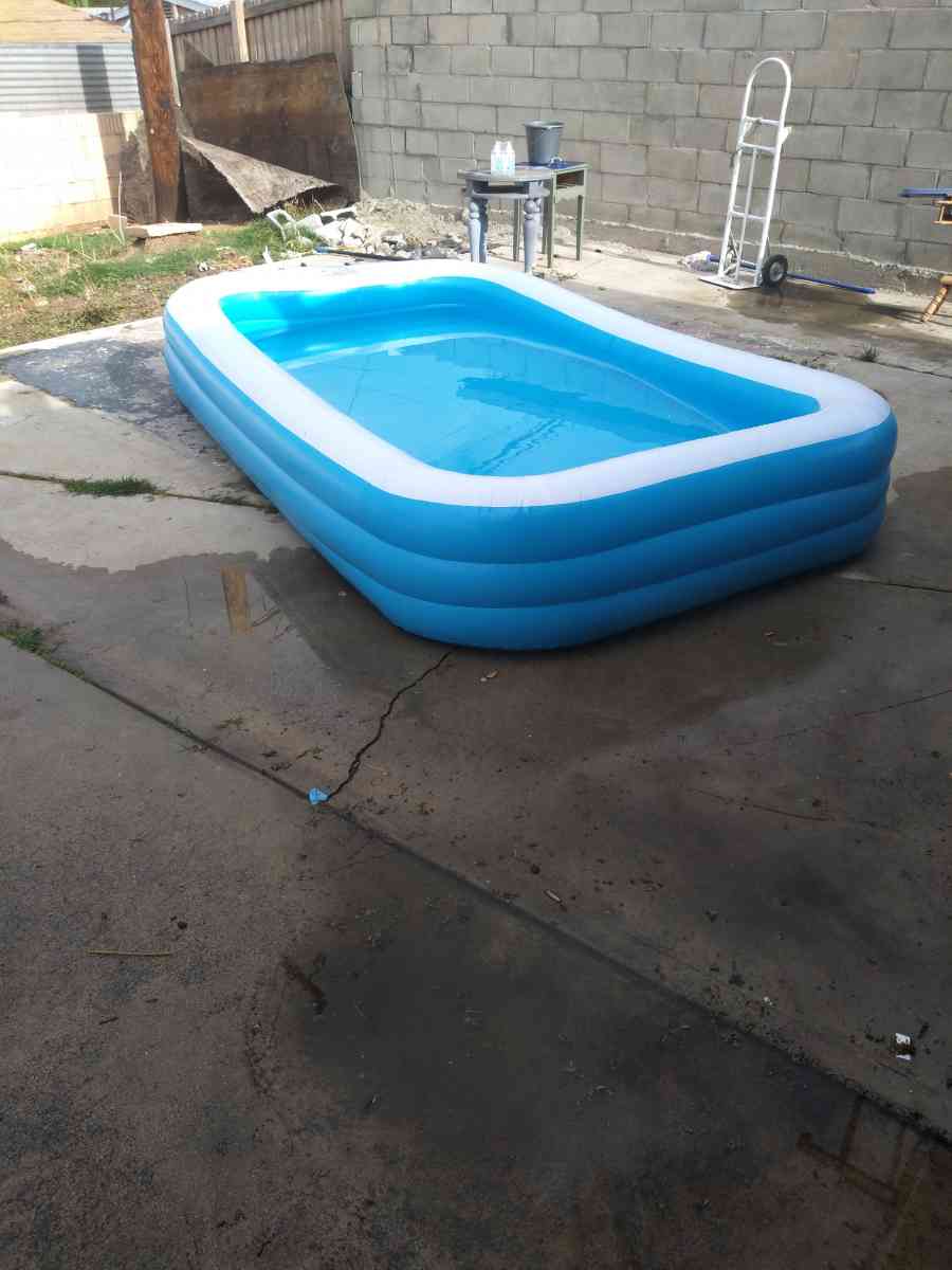 large pool - La Puente, California