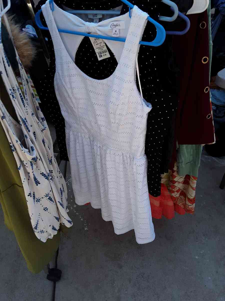 clothes - Riverbank, California - FleaMarketBay