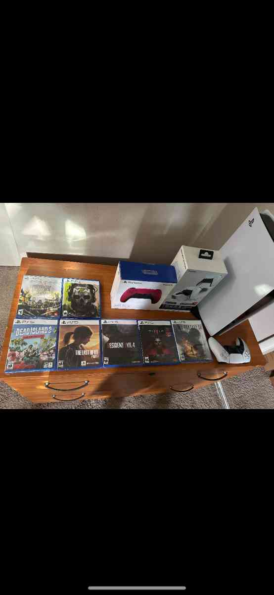 I am selling a ps5 for only - Van Nuys, California