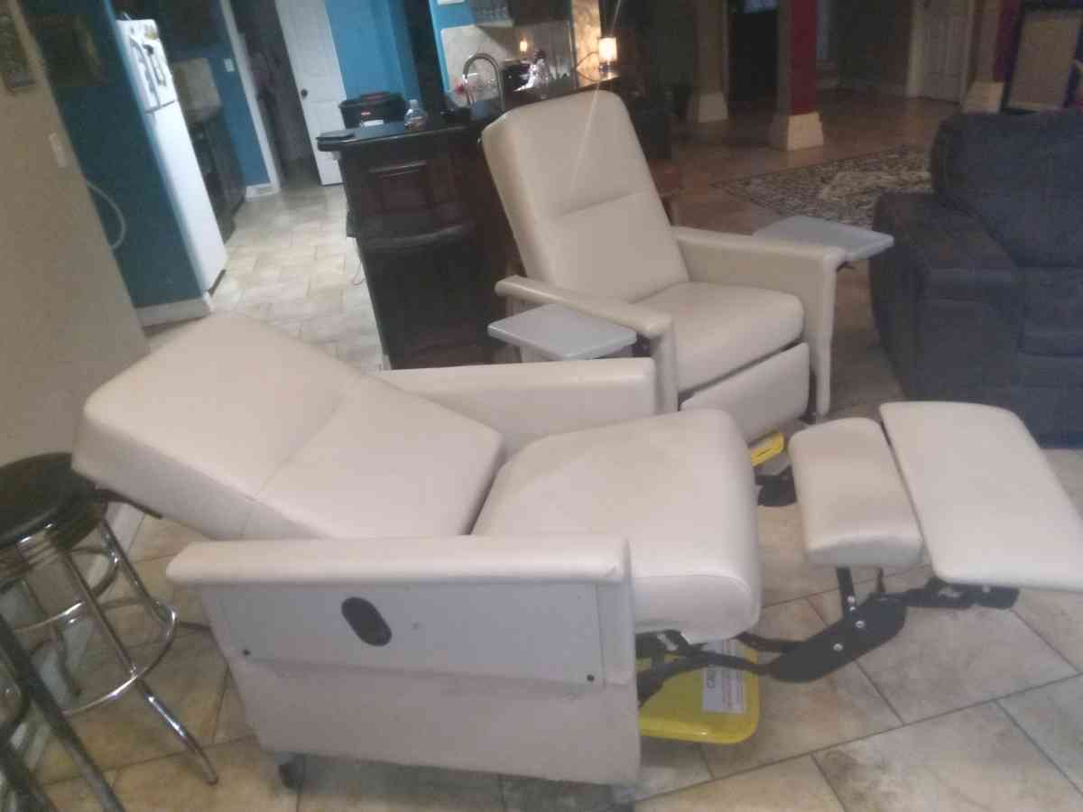 medical reclining  chair for 800 on casters with swing open - Corpus Christi, Texas - FleaMarketBay
