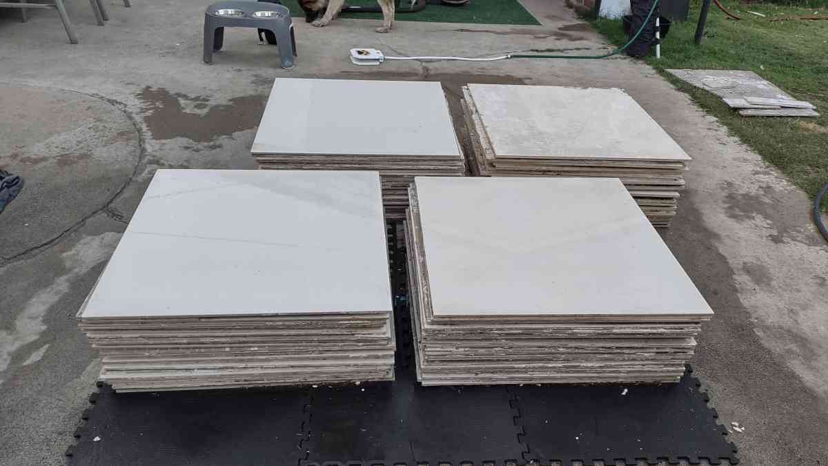 Used floor tiles - Adelanto, California - FleaMarketBay