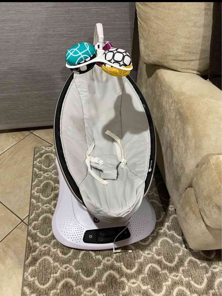 4 moms swing - Simi Valley, California