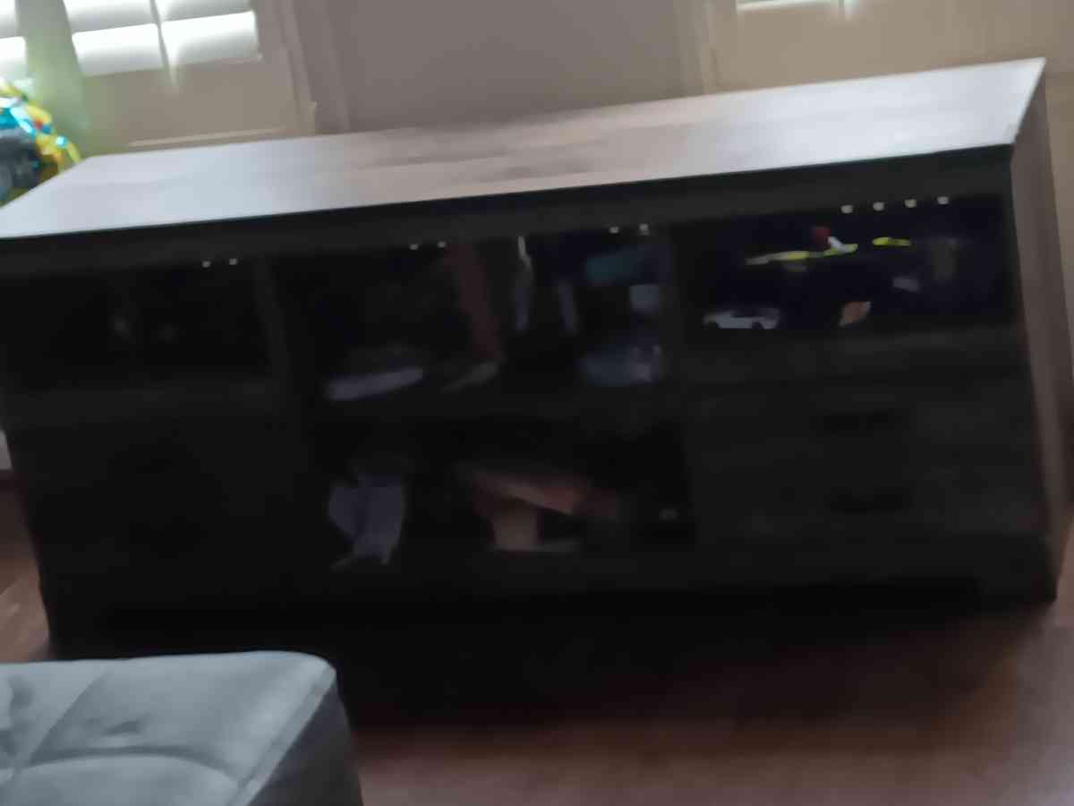 bedroom furniture and TV stand - Woodbridge, Virginia - FleaMarketBay