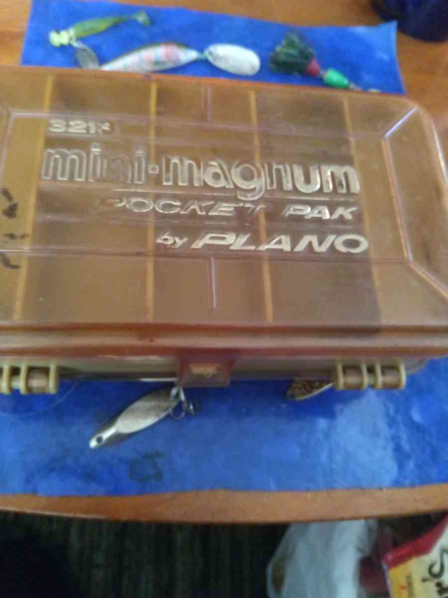 15 Fishing Lures and mini magnum pokcet lure holder - Pawtucket, Rhode Island - FleaMarketBay