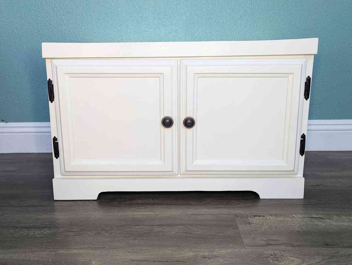 Small White Cabinet - Porterville, California - FleaMarketBay