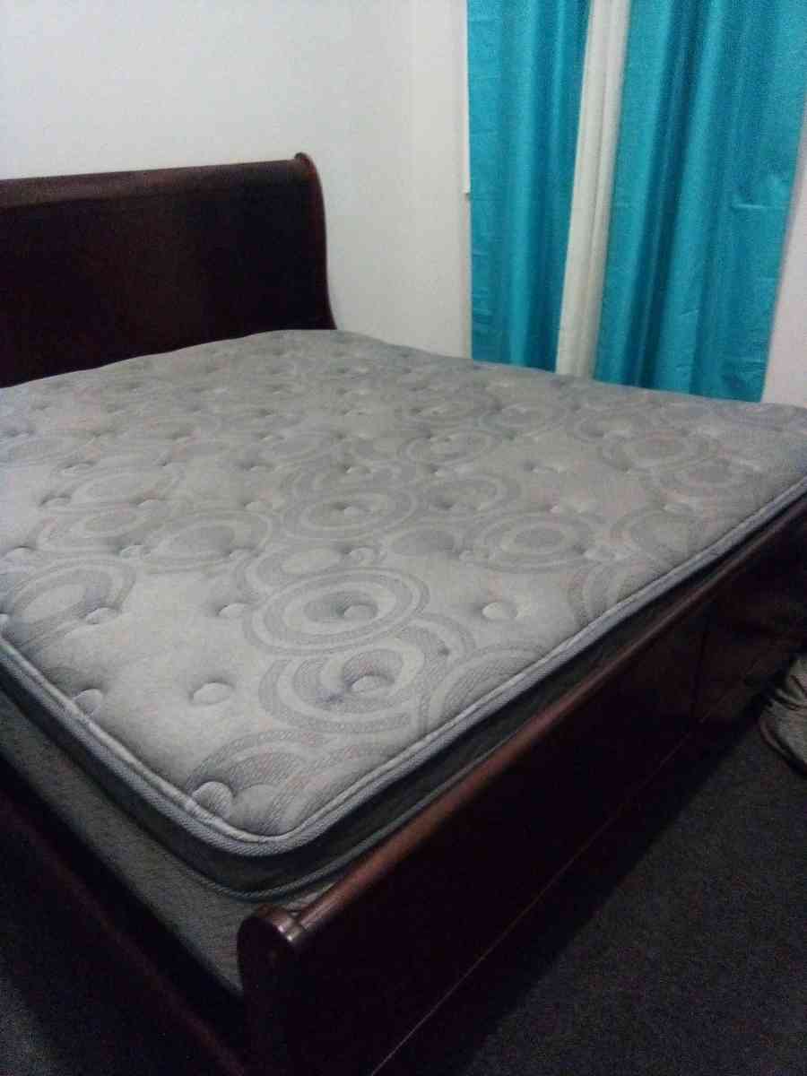 Beautiful Sleigh Bed Hdbrd Side Rails Ftbrd no matres - Paterson, New Jersey