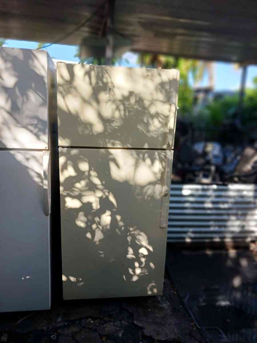 General Electric Refrigerator 29in and good working conditio - Hialeah, Florida - FleaMarketBay