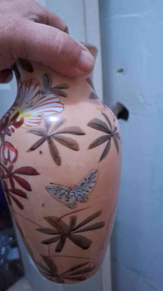 1920s Japanese vases with artist signatures - Fayetteville, North Carolina - FleaMarketBay