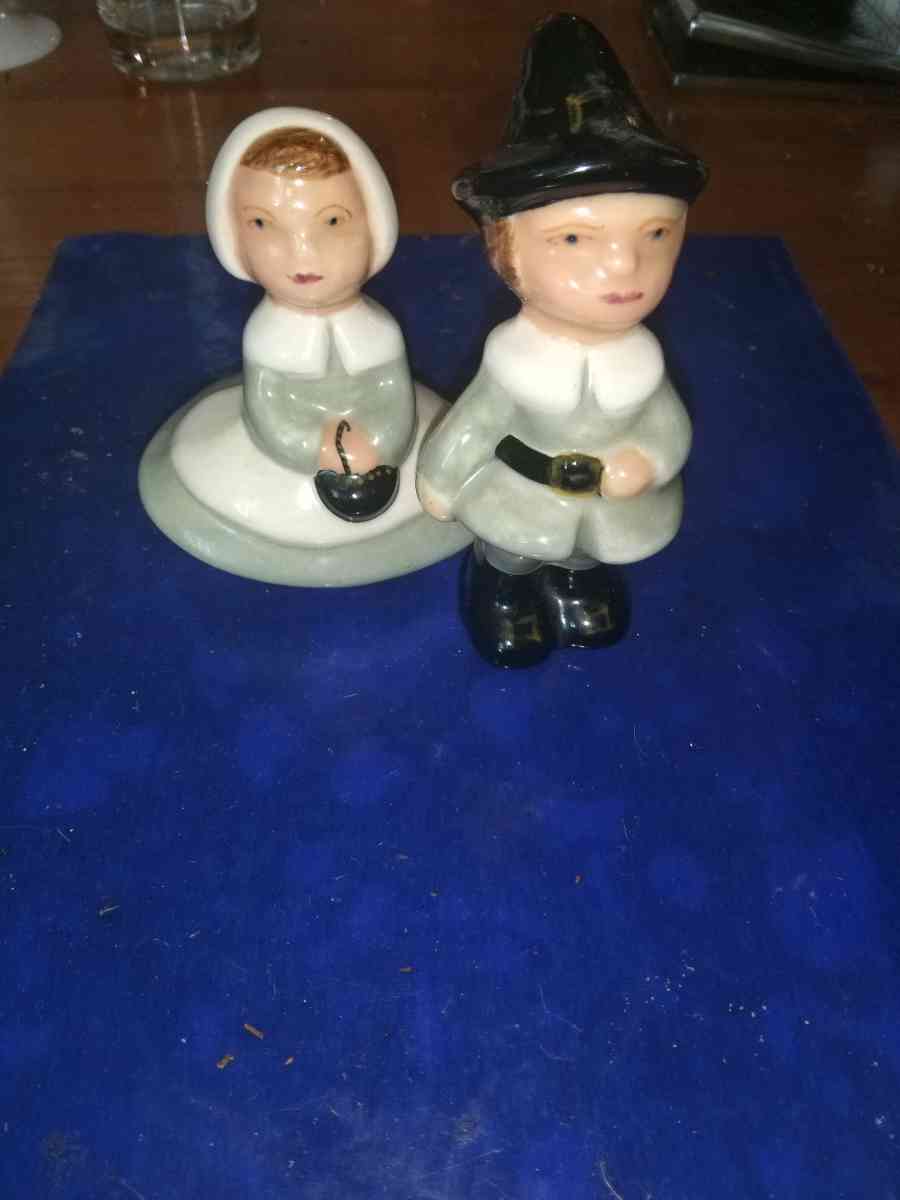 California Pottery Pilgrim Couple - Pawtucket, Rhode Island - FleaMarketBay