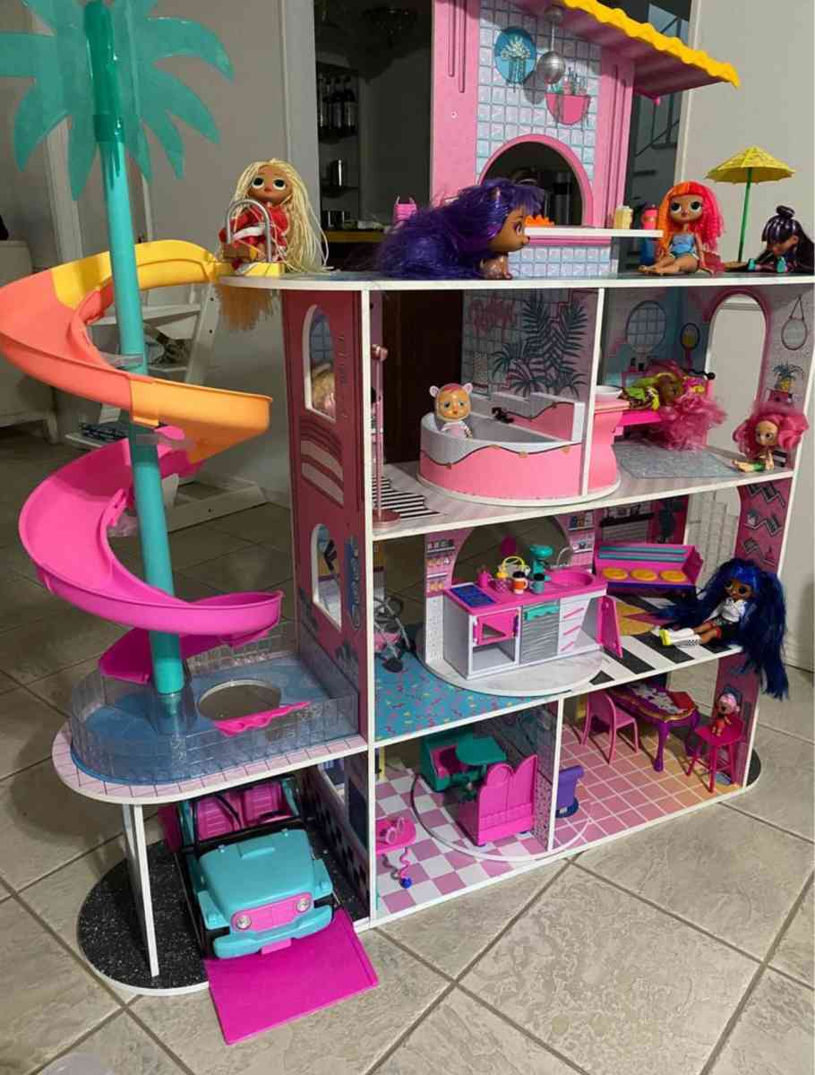 lol doll house - Simi Valley, California - FleaMarketBay