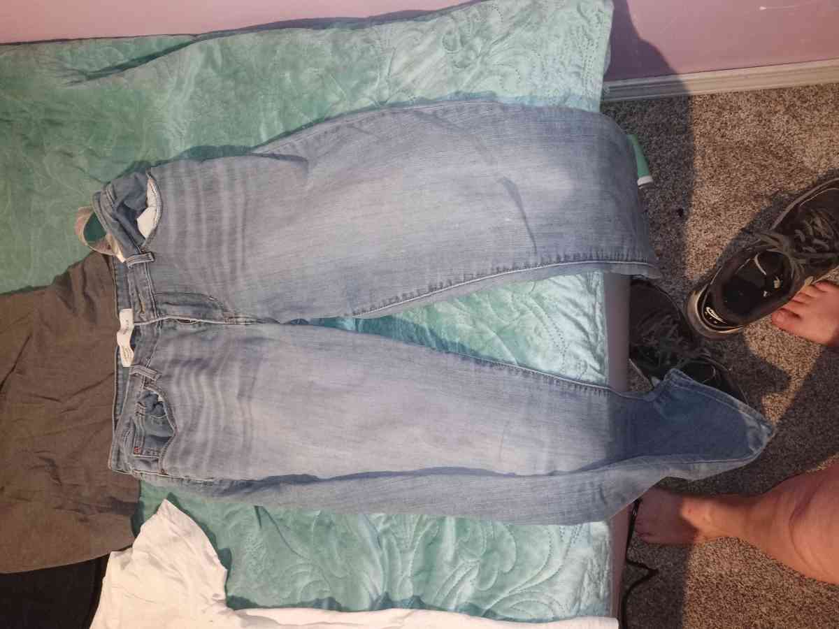 6 shirts 2 hoodies and one pair of pants - Ecru, Mississippi