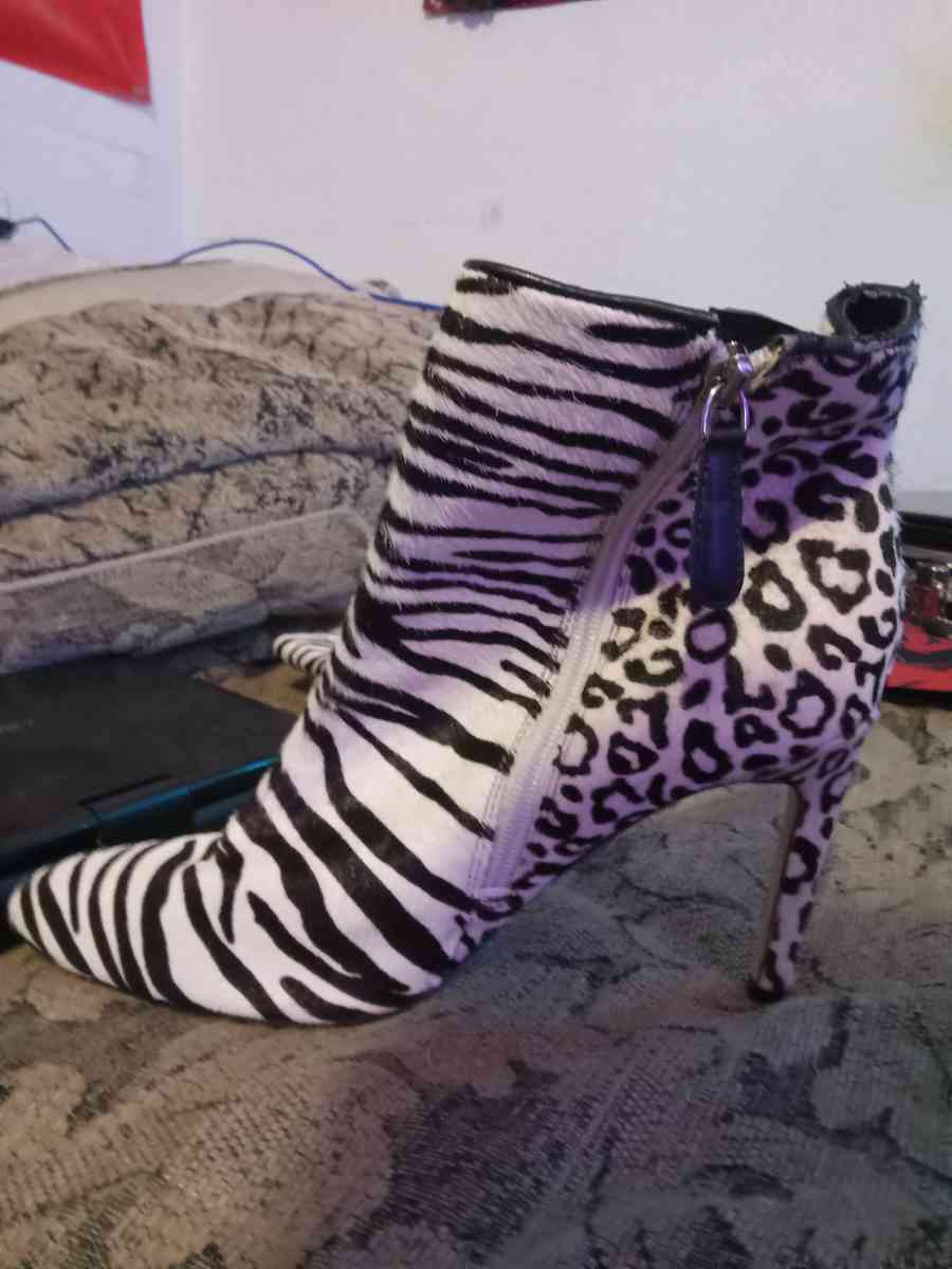 beutiful zebra style boots - Fort Worth, Texas - FleaMarketBay