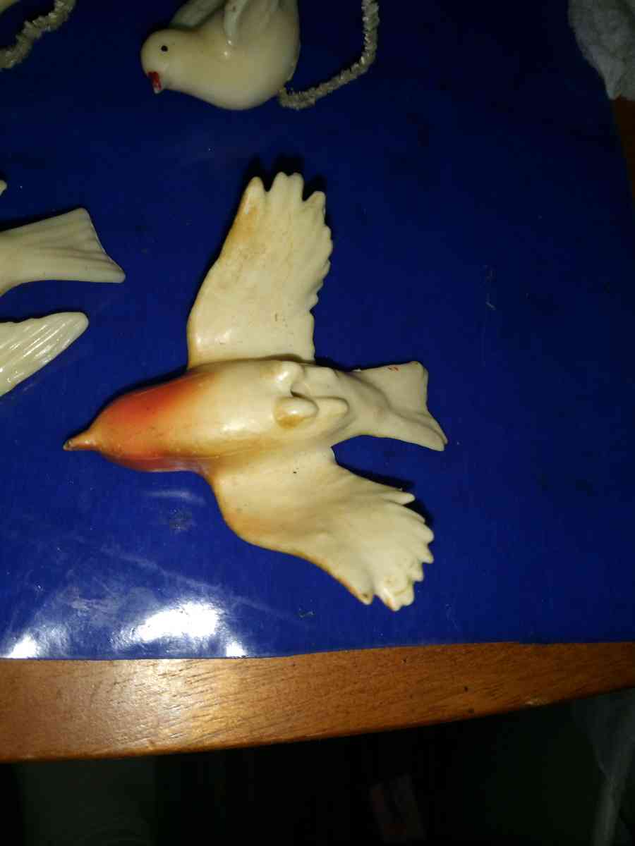 3 white and 1 airbrushed Lucite Birds - Pawtucket, Rhode Island - FleaMarketBay