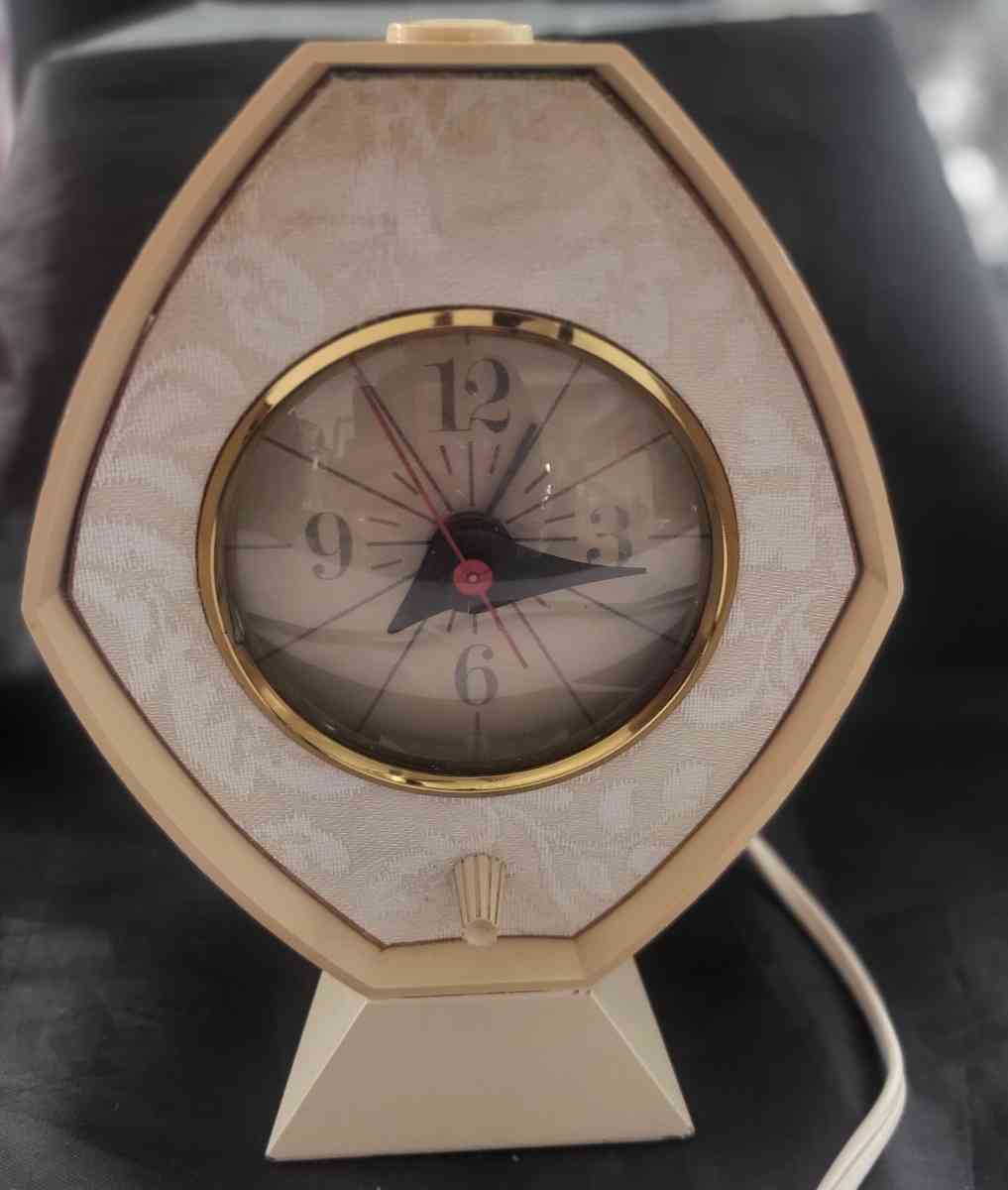 Vintage Brown and Bigelow Projection  Clock plus Bulbs - San Diego, California