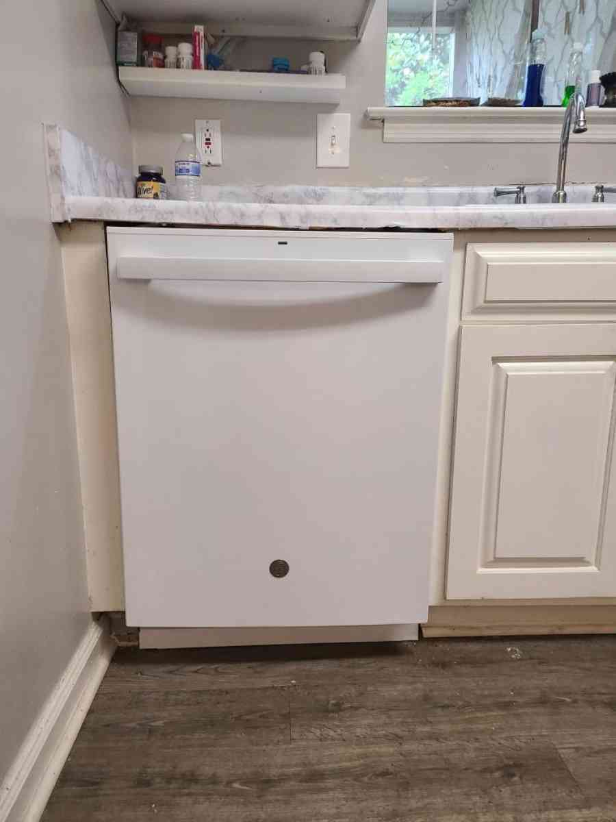 GE DishwasherUltra Quiet  1yr old - West Columbia, South Carolina - FleaMarketBay