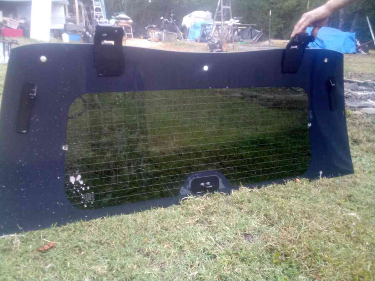 escalade back glass - Cabot, Arkansas - FleaMarketBay