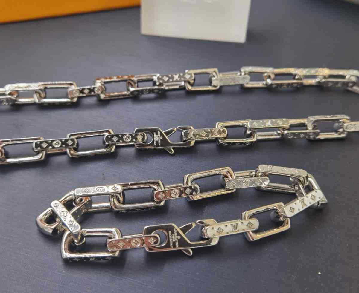 LOUIS Vuitton silver accessories - Mission Viejo, California