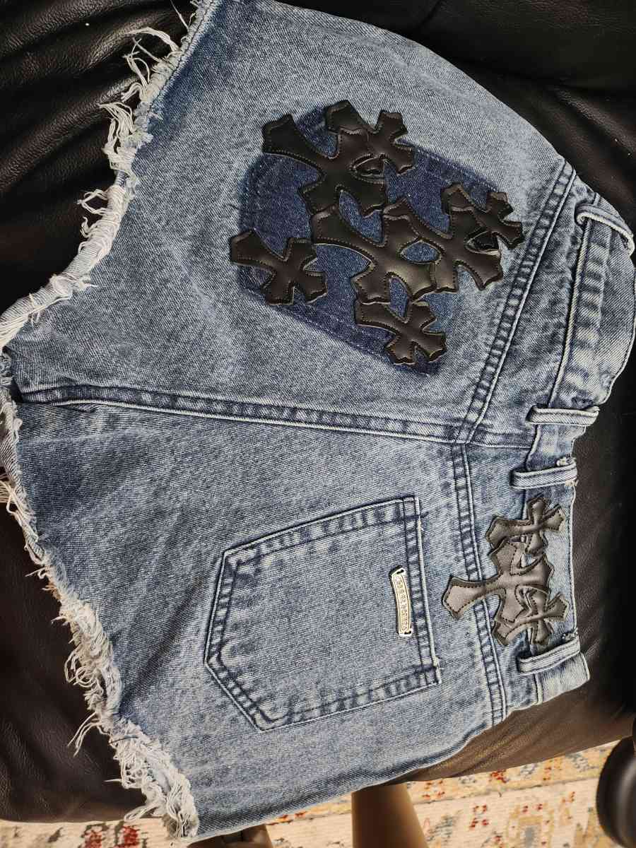 Chrome shorts medium - Mission Viejo, California