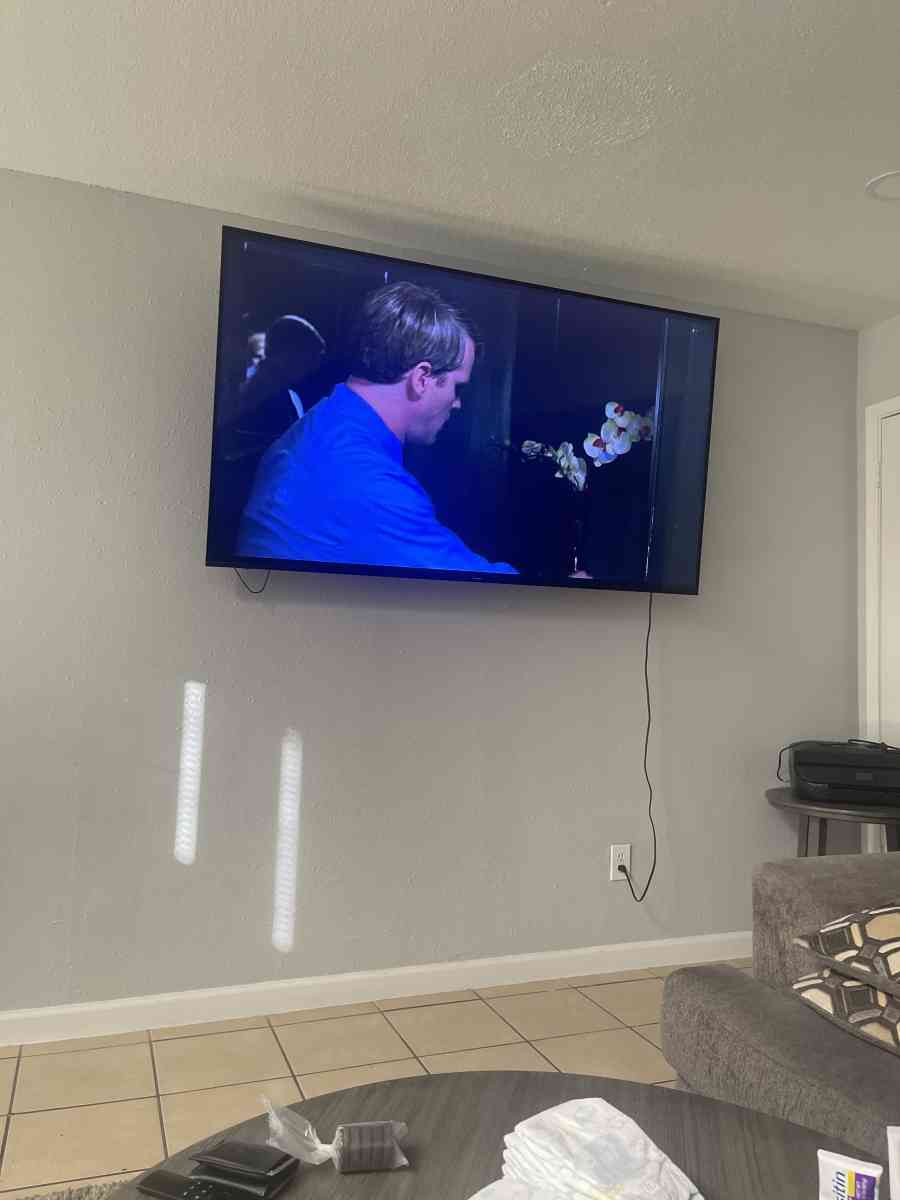 65 tv - Houston, Texas - FleaMarketBay