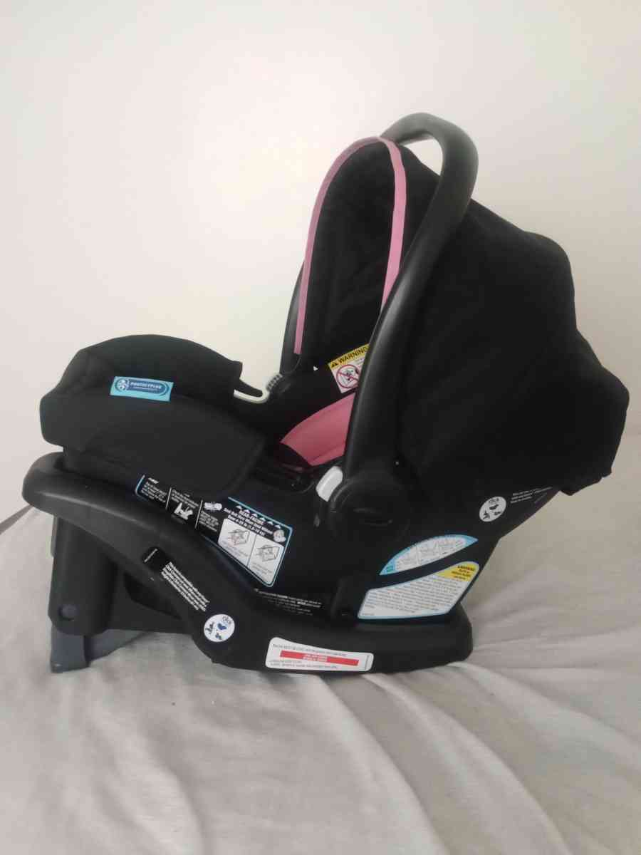 infant car seat - Painesville, Ohio - FleaMarketBay