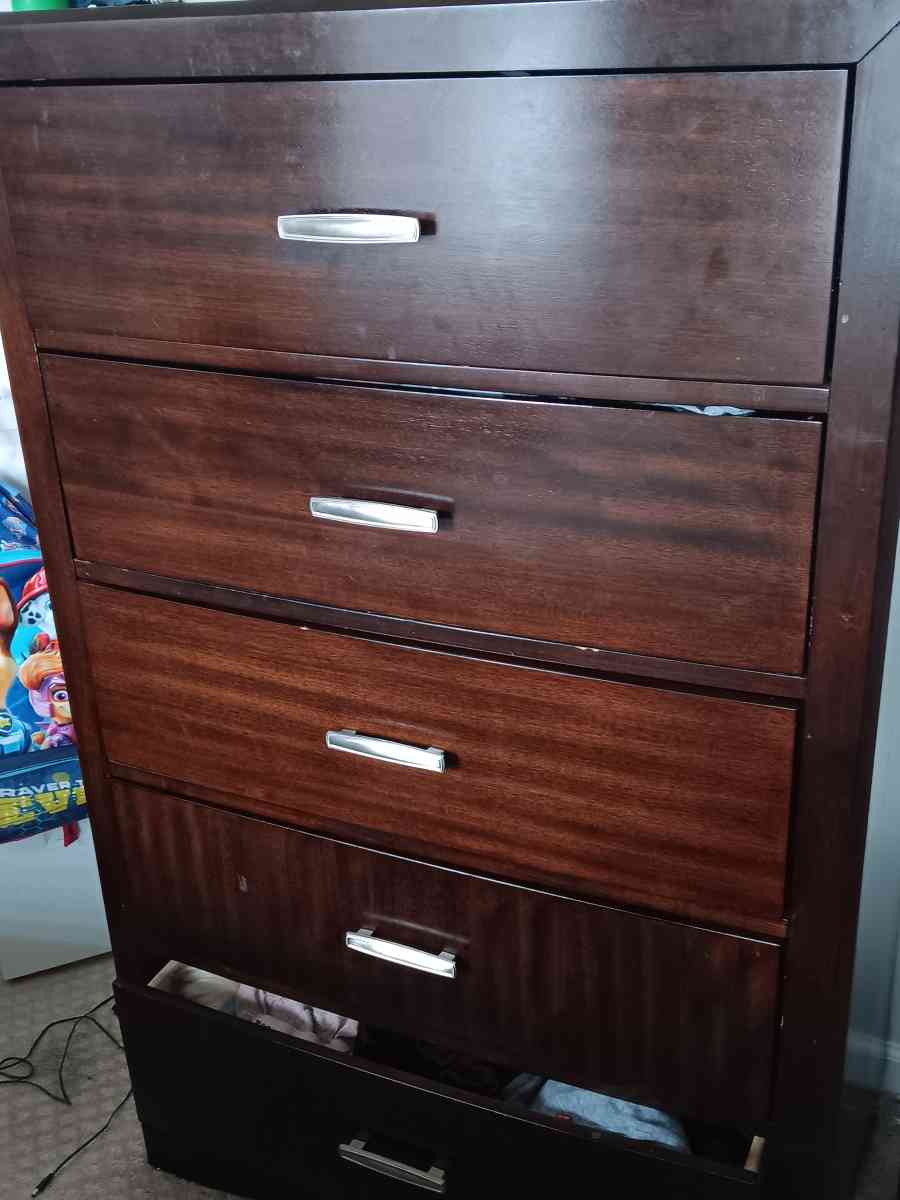 bedroom furniture and TV stand - Woodbridge, Virginia - FleaMarketBay
