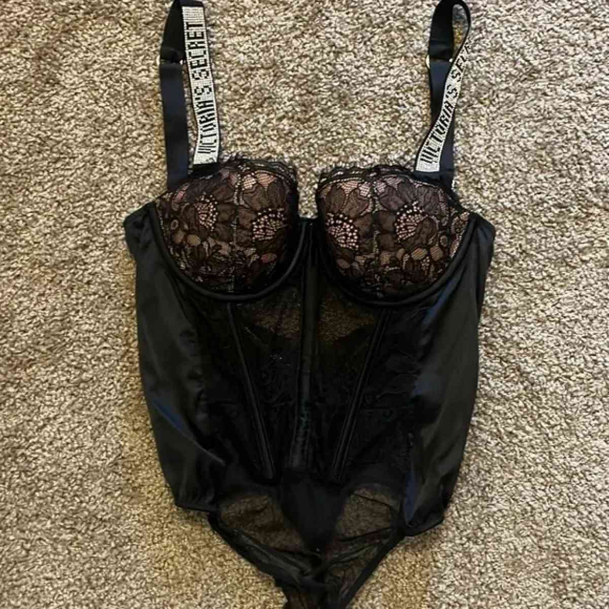 Victoria secret lace teddy bodysuit - Mesa, Arizona - FleaMarketBay