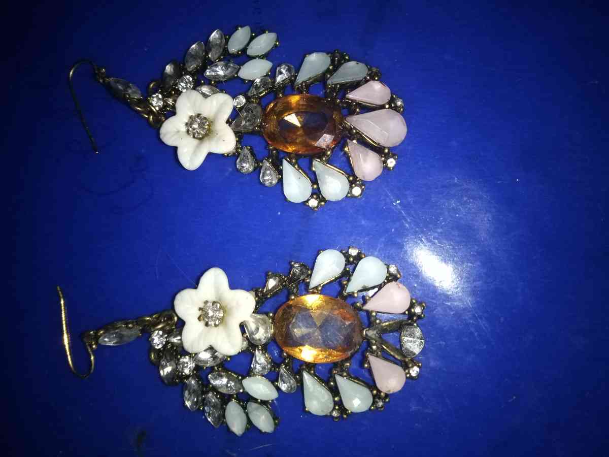Vintage Glass Rhinestone Earrings - Pawtucket, Rhode Island - FleaMarketBay