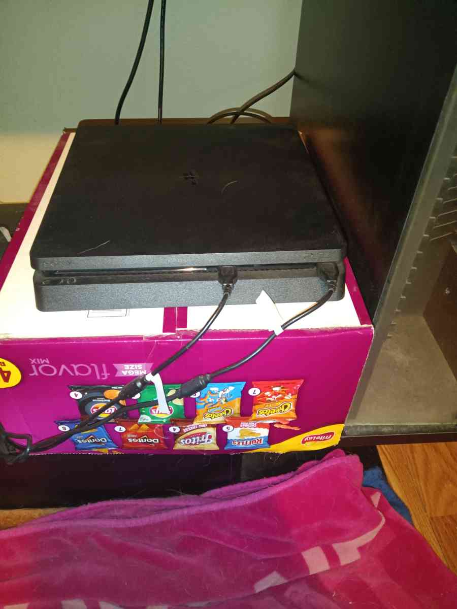 ps4 1tb three controllers five games gaming headphones - Pueblo, Colorado