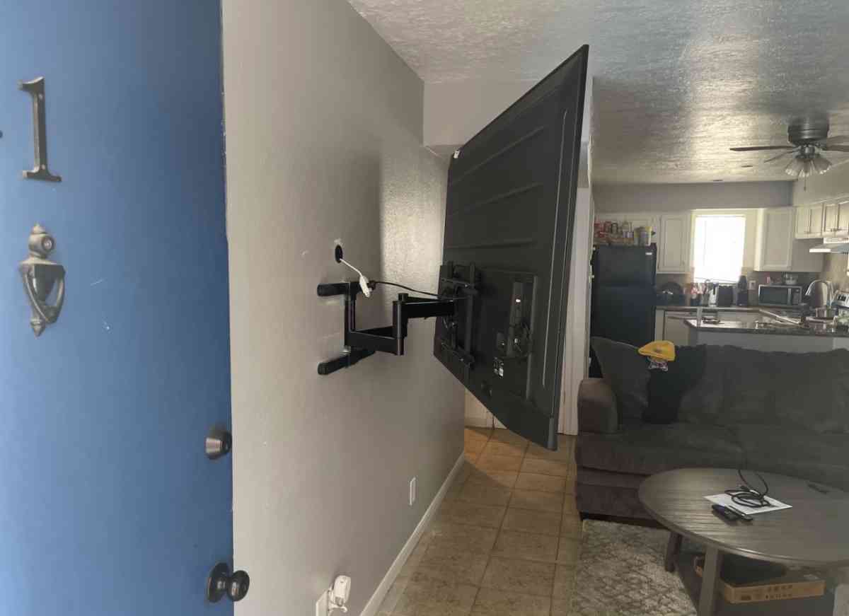 65 tv - Houston, Texas - FleaMarketBay