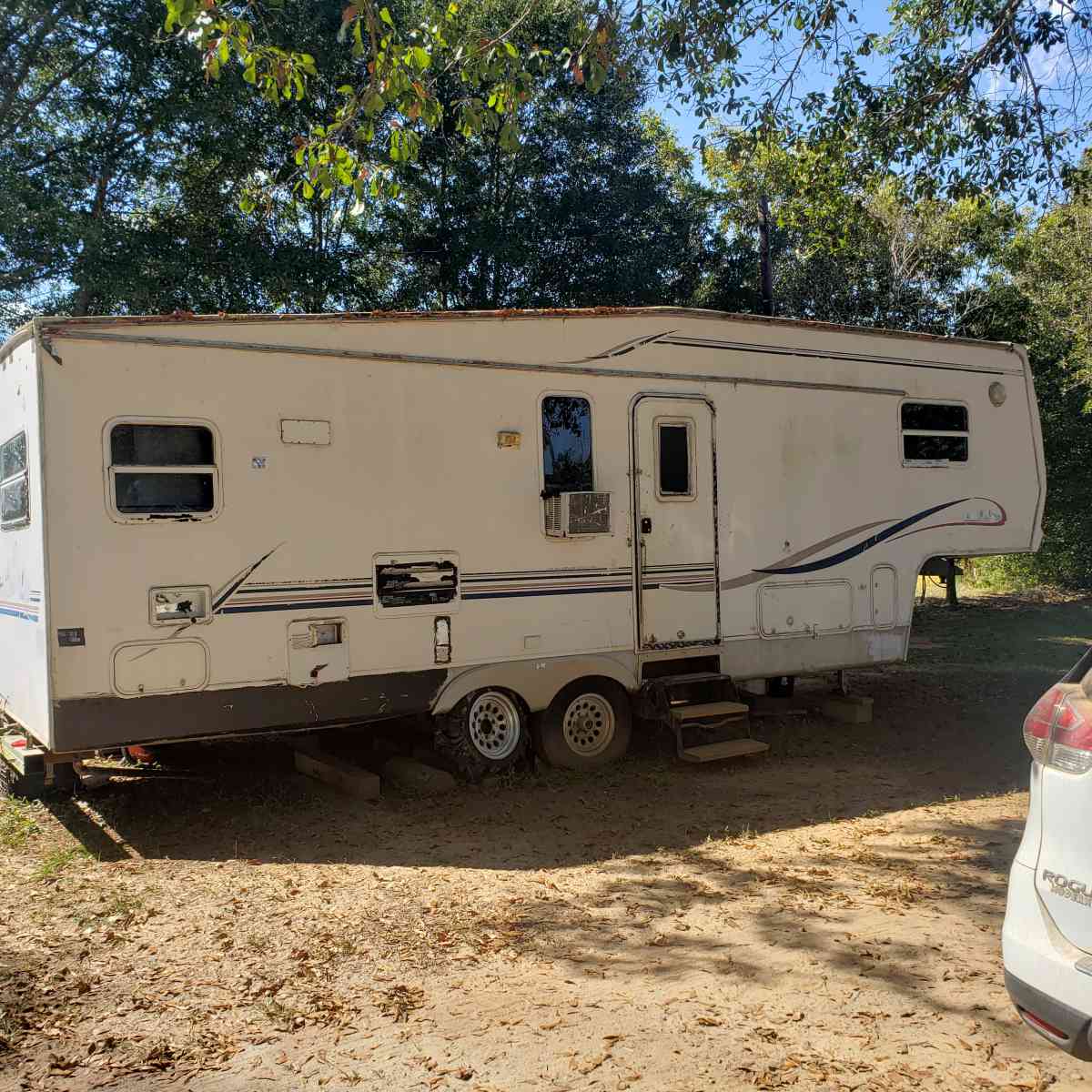 fifth wheel camper - Cleveland, North Carolina - FleaMarketBay