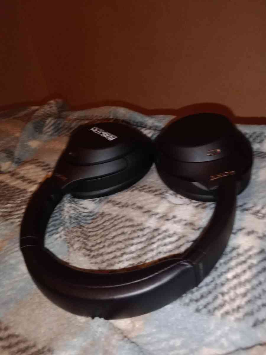 Sony WH 1000xm4 Bluetooth headphones - Detroit, Michigan - FleaMarketBay