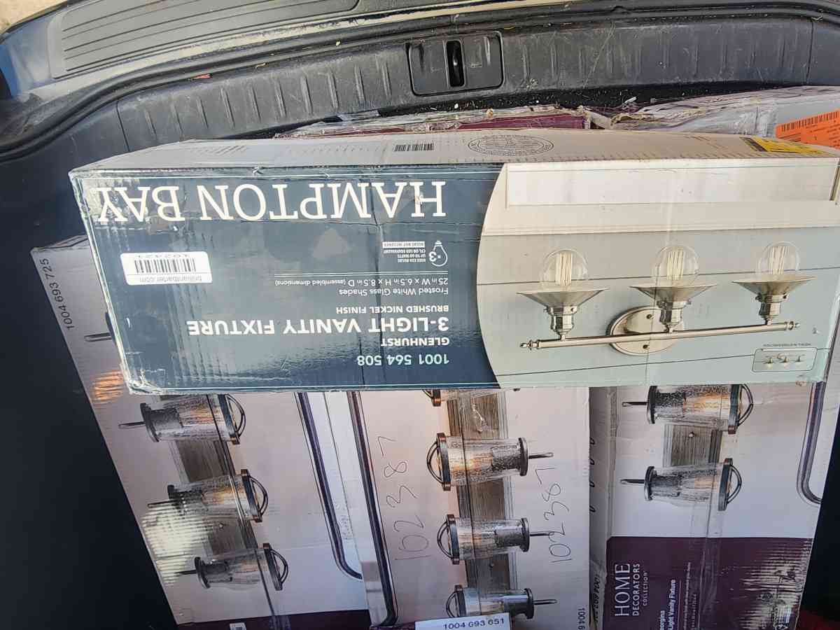 Brand new blinds bath tub light fixtures - Inkster, Michigan - FleaMarketBay