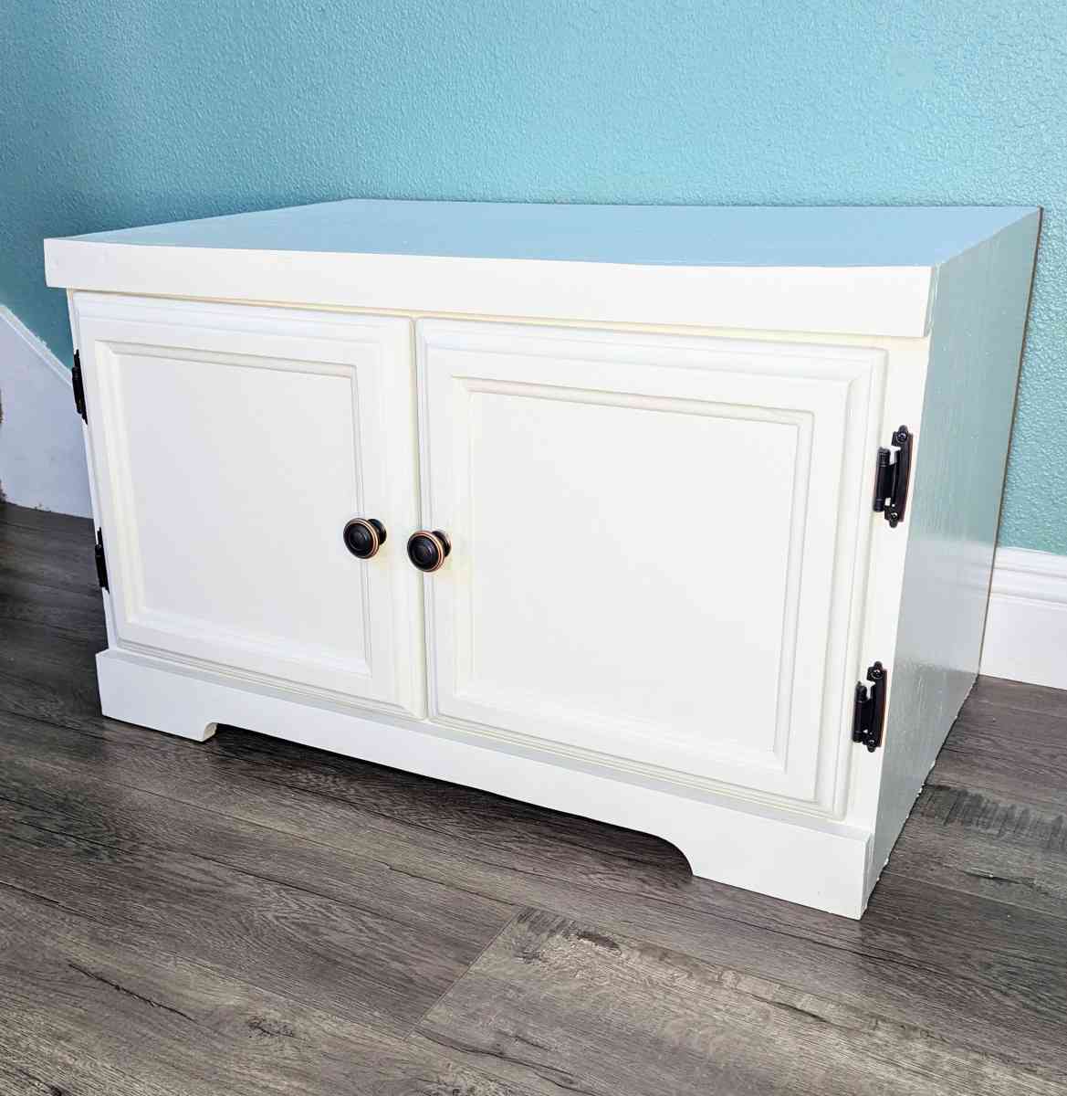Small White Cabinet - Porterville, California - FleaMarketBay