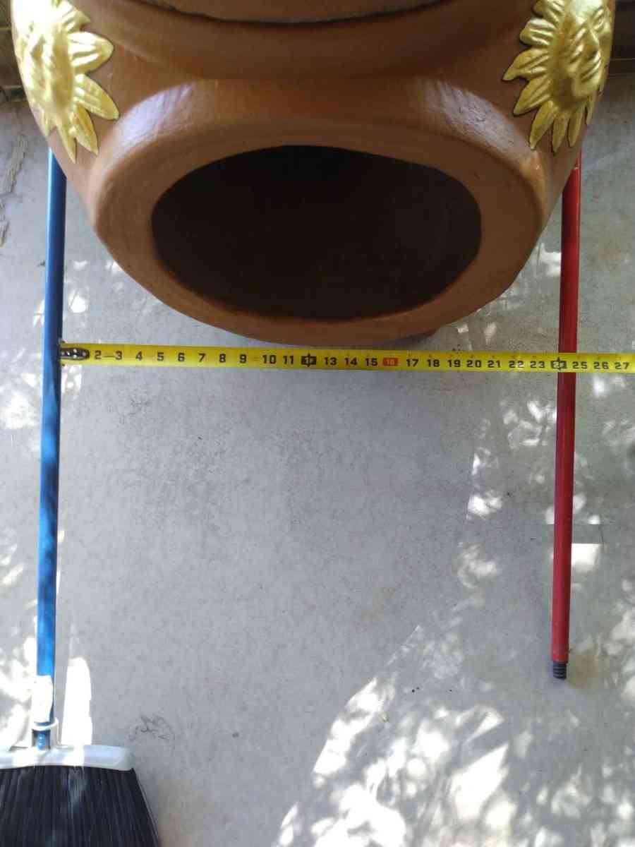 Una Chimenea De Barro Clay Chimney Outdoor Heater 50 X 24 - Phoenix, Arizona - FleaMarketBay
