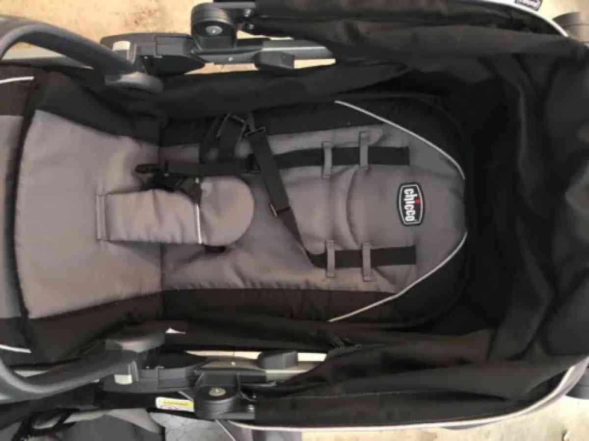 Chicco travel system car seat base an stroller - Kansas City, Kansas - FleaMarketBay