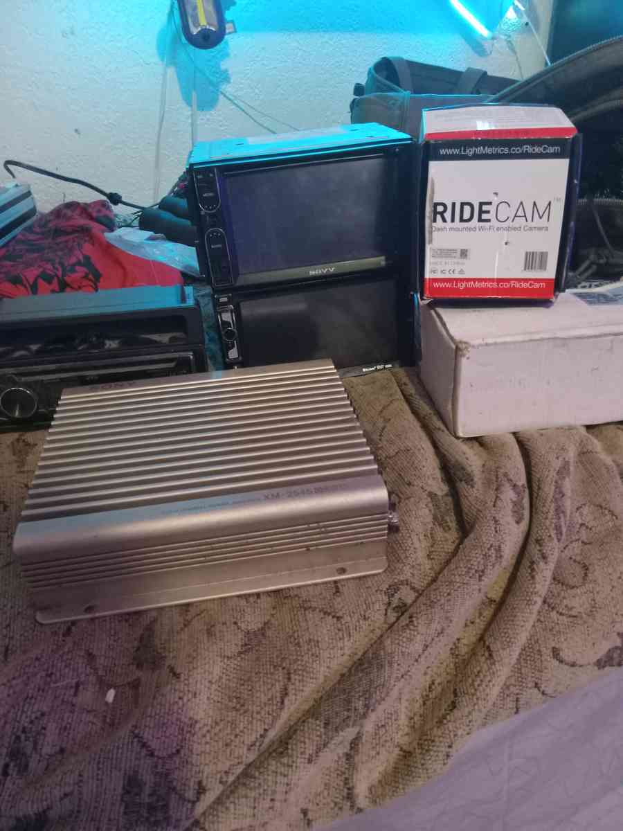 Im selling this exquisite car stereos like new one owner ste - Fort Worth, Texas