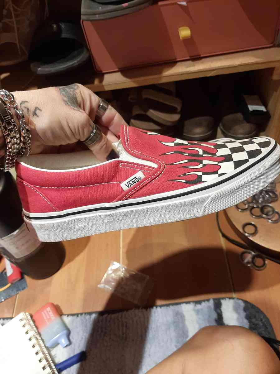 vans size 7womens or  5and a half mens - Waycross, Georgia - FleaMarketBay
