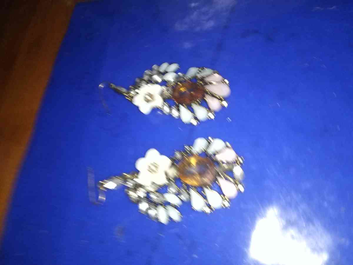 Vintage Glass Rhinestone Earrings - Pawtucket, Rhode Island - FleaMarketBay