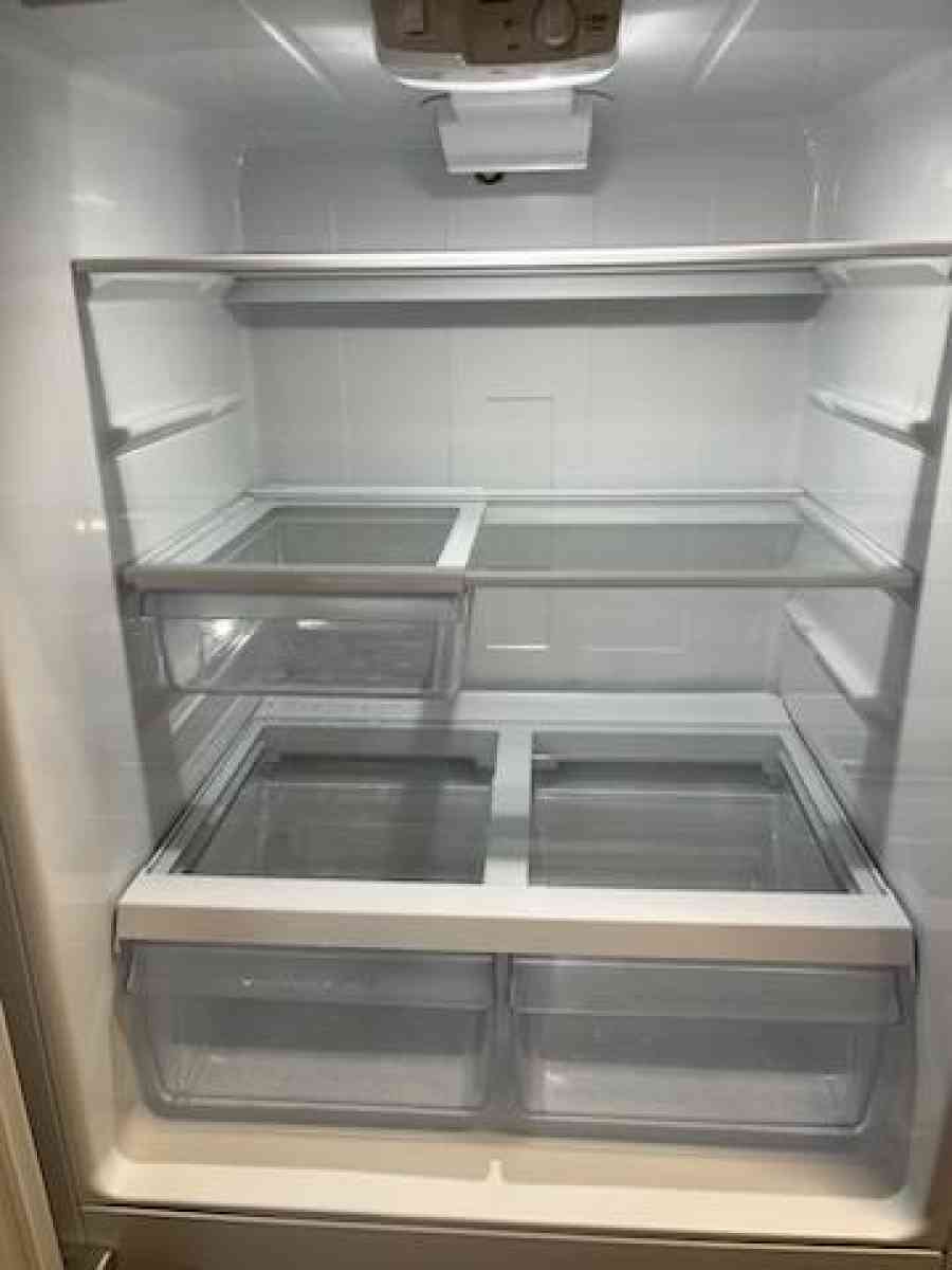 GE Refrigerator  1yr old Like New Condition  21cf - West Columbia, South Carolina - FleaMarketBay