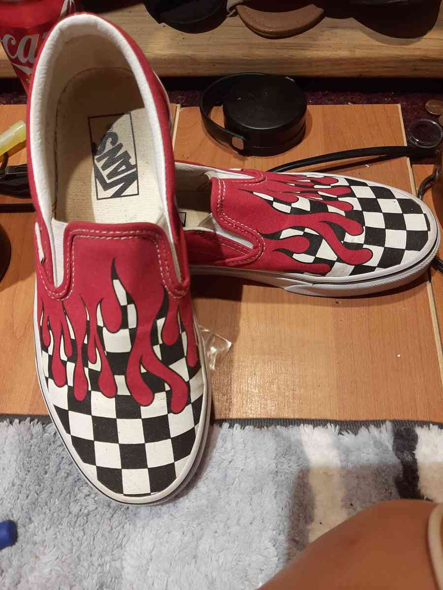 vans size 7womens or  5and a half mens - Waycross, Georgia - FleaMarketBay