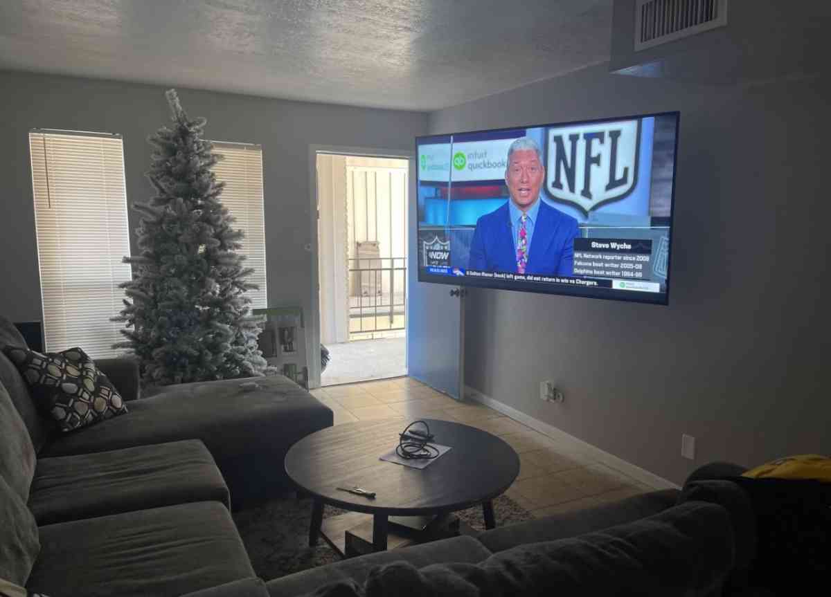 65 tv - Houston, Texas - FleaMarketBay