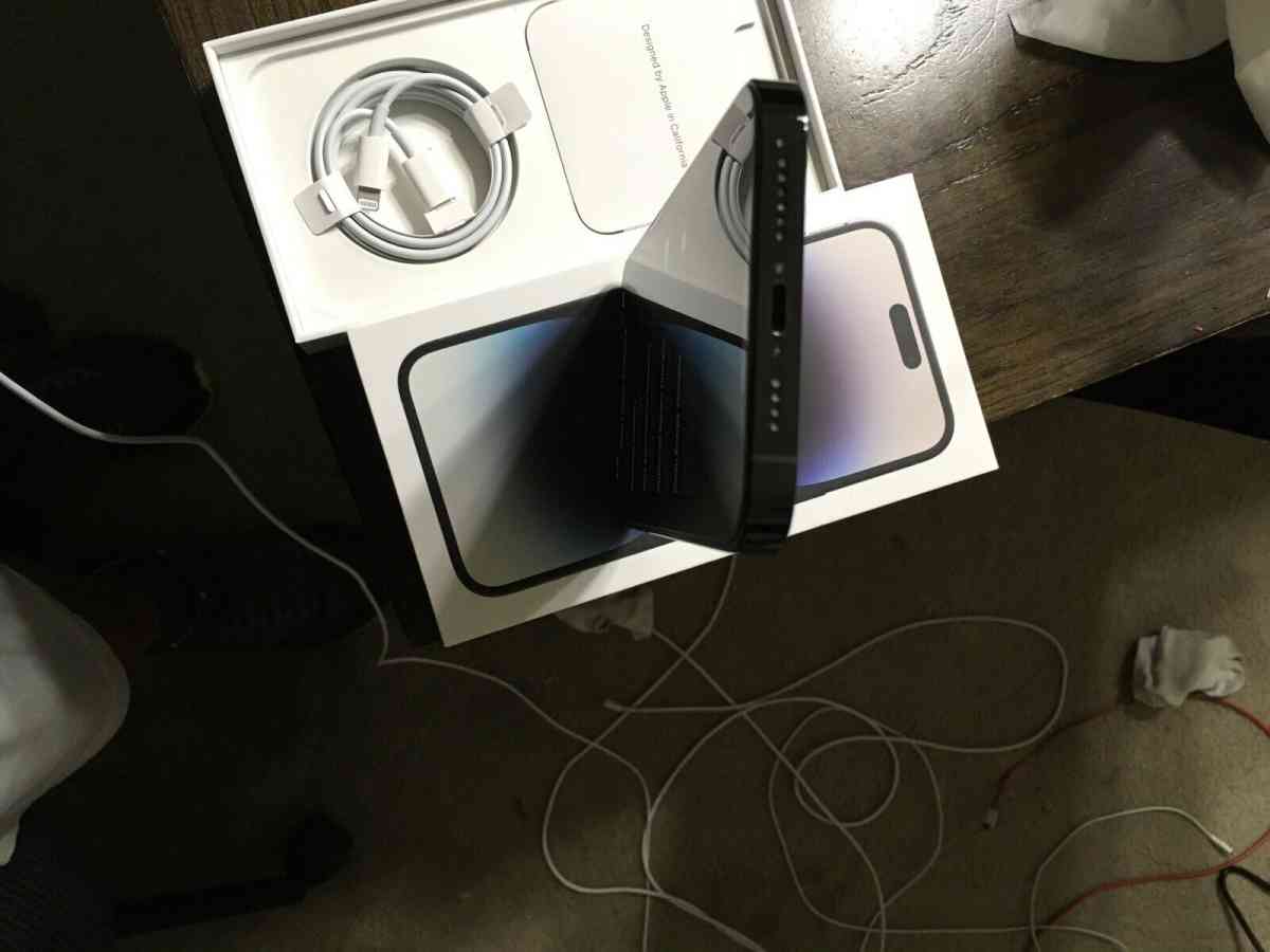 I phone 14 pro max unlocked Black - Miami Beach, Florida - FleaMarketBay