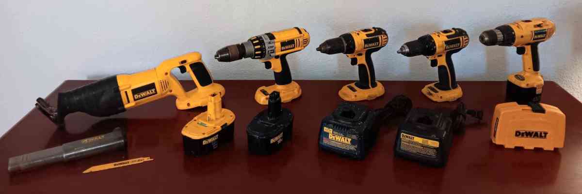 18V Dewalt Lot - Smithville, Tennessee