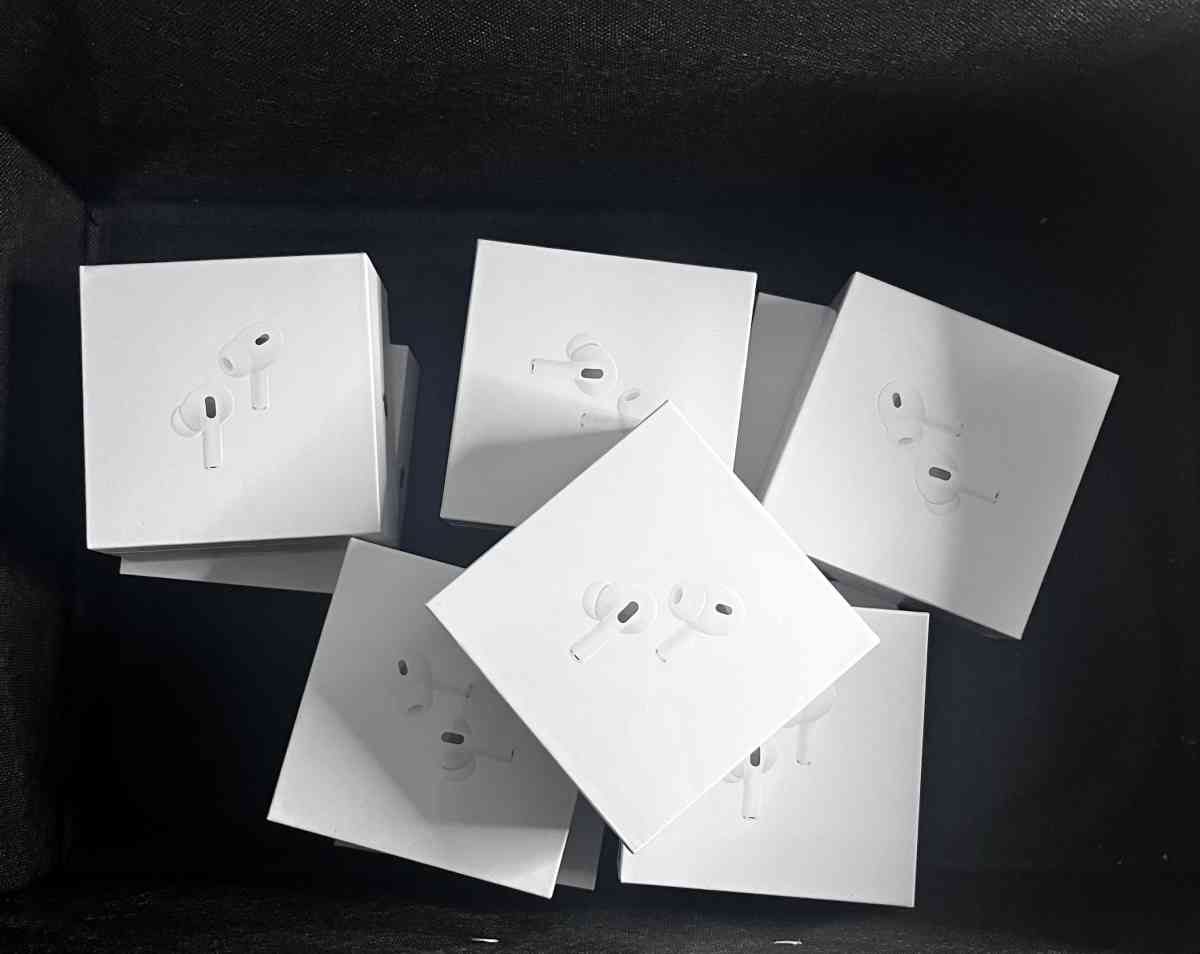 AirPod pros 2nd gen - Cleveland, Ohio - FleaMarketBay