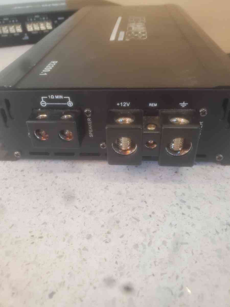 car amplifier - San Diego, California - FleaMarketBay