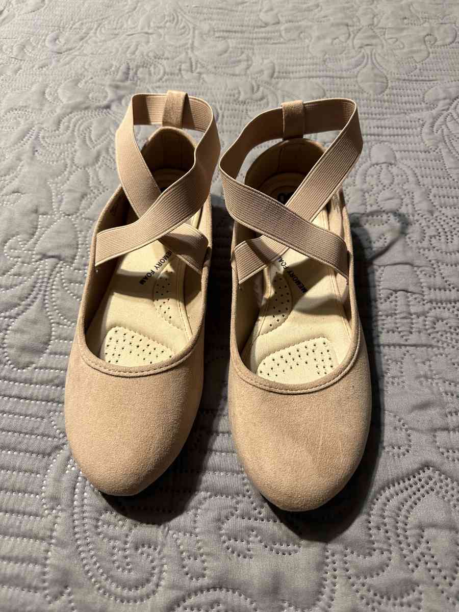 womens suade flats - Deland, Florida - FleaMarketBay