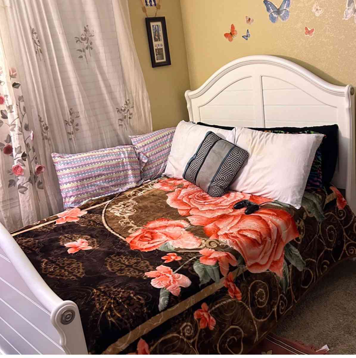 White Full bed - Aurora, Colorado