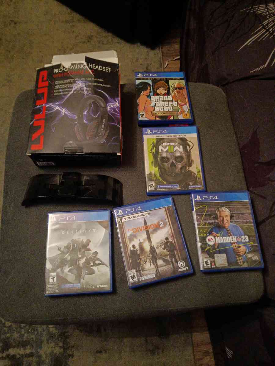 ps4 1tb three controllers five games gaming headphones - Pueblo, Colorado - FleaMarketBay